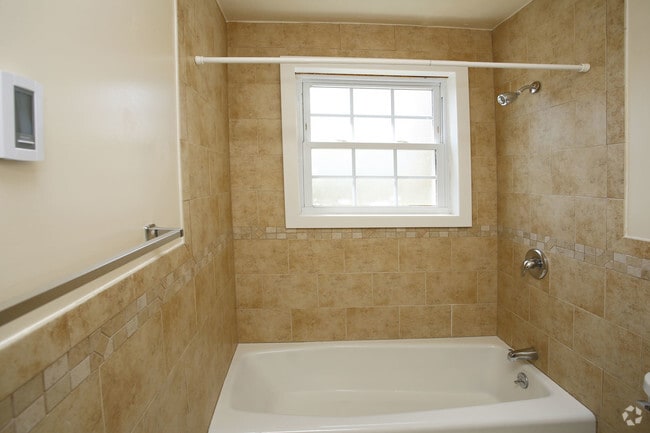 Baño - The Manor at Spring Lake, LLC