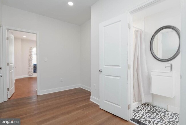 Building Photo - 508 N Linwood Ave