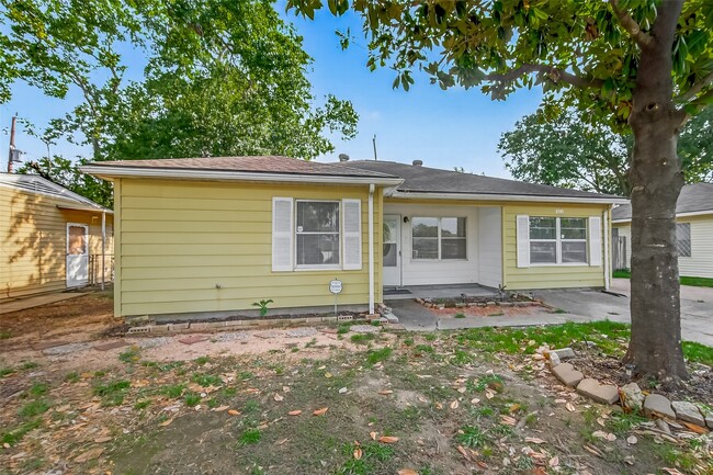 Photo - 6741 Feldspar St