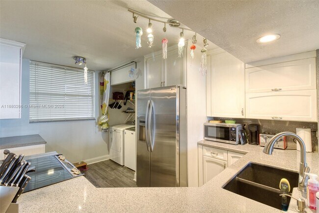 Photo - 115 Lake Emerald Dr Unit 306