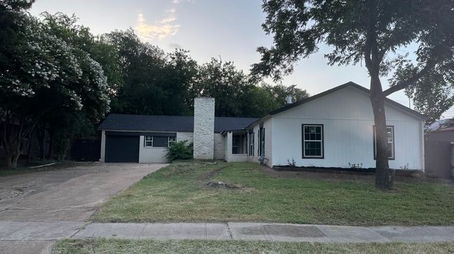 Building Photo - Spacious 5 Bedroom, 2 Bath Home with Fence...