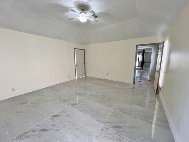 Photo - 7203 Mission Ct Dr