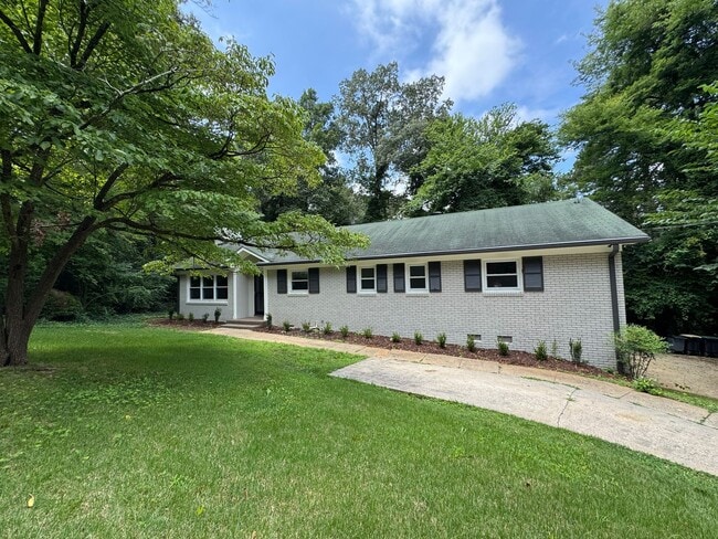 Renovated 4/3 House in North Hills- $1,995 - Renovated 4/3 House in North Hills- $1,995