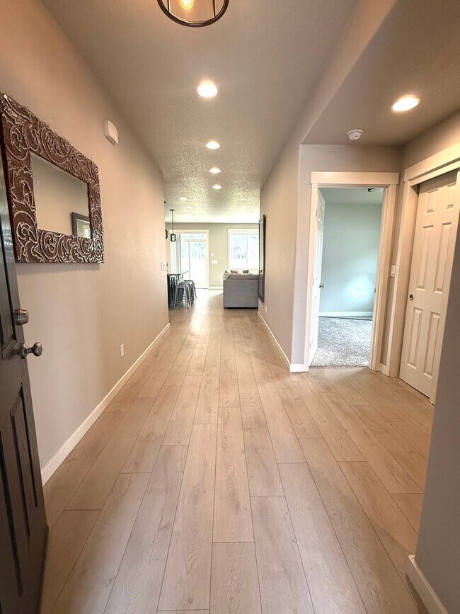 Photo - Beautiful Three Bedroom in Pasco Near Chiawana High School