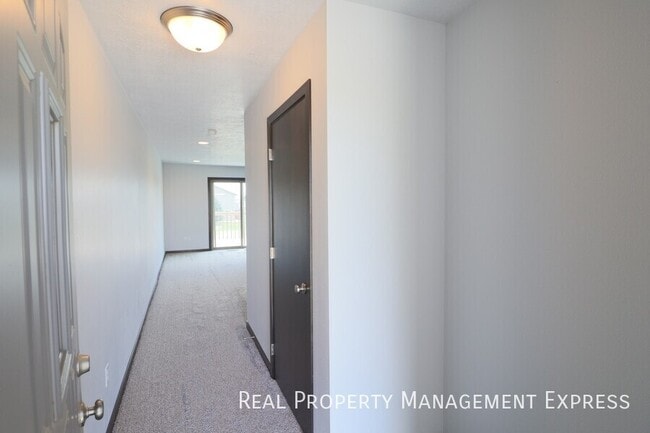 Photo - Amazing 4 Bedroom 3.5 Bathroom Townhome in Sioux Falls