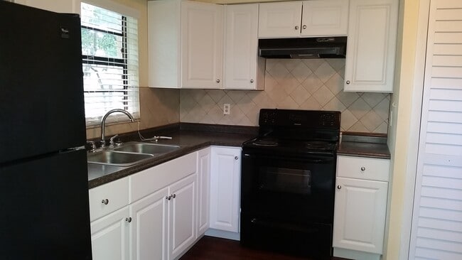 Building Photo - 915 E 109th Ave Unit B