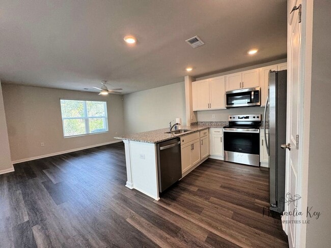 Photo - 555 Gemstone Blvd