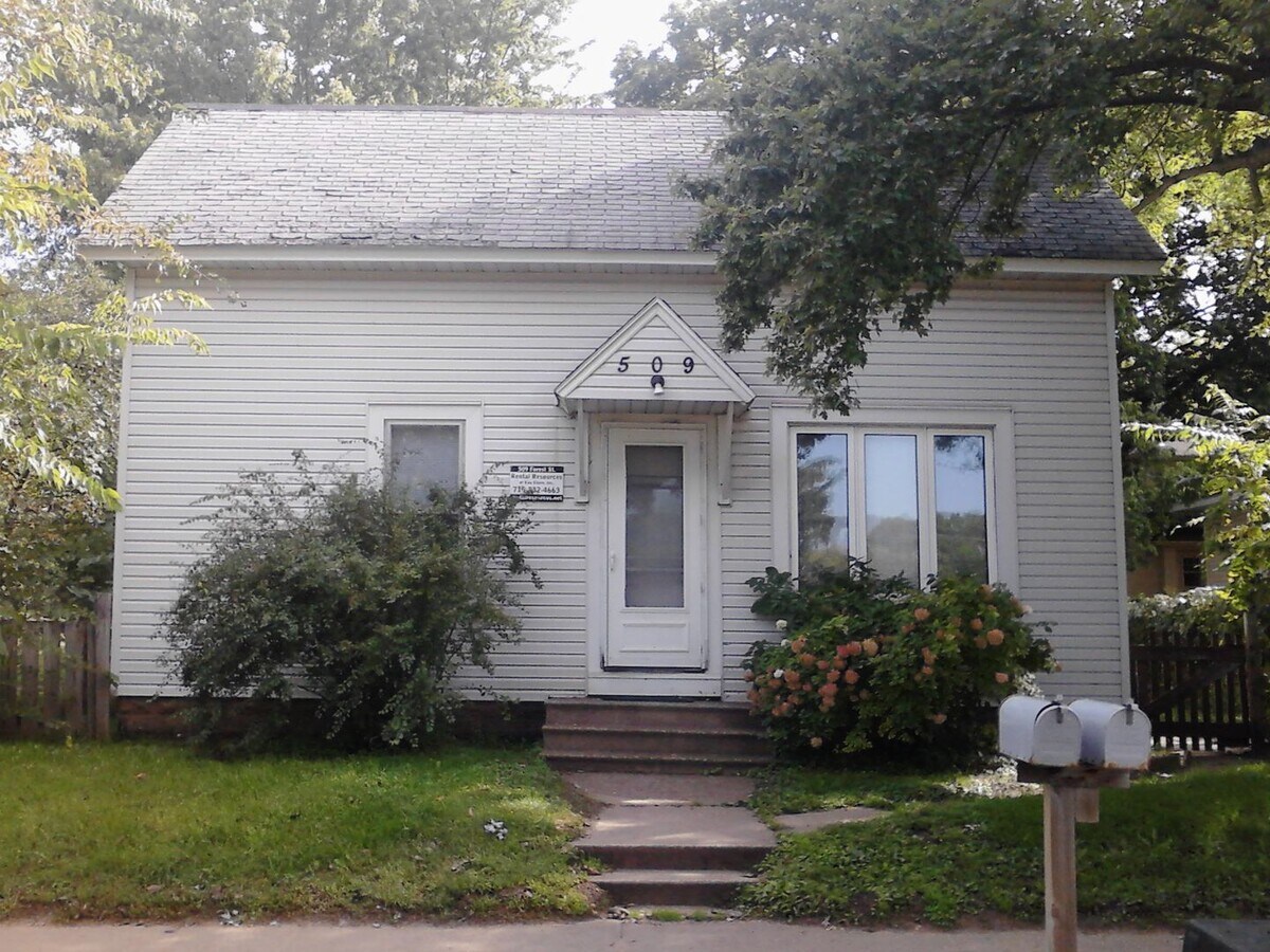 509-509 1/2 Forest Street - 509-509 1/2 Forest Street Apartment Unit 509 1/2 Forest Street