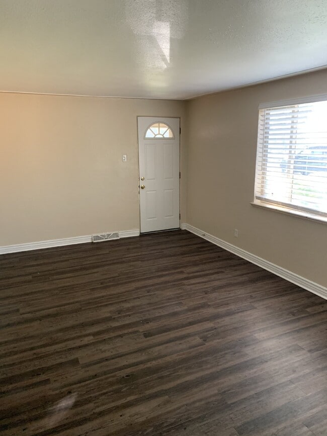 Freshly Updated 1-Bedroom Apartment in Denver – Move-In Ready!