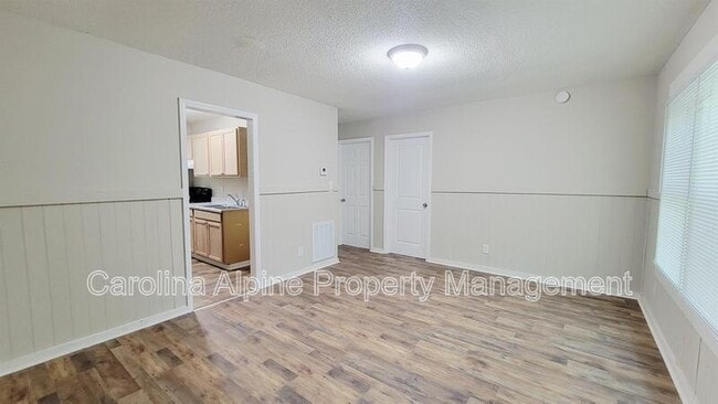 Photo - 1306 Ragan Ave Unit B