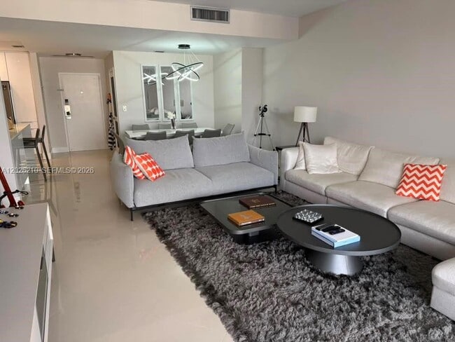 Building Photo - 2500 Parkview Dr Unit 2518