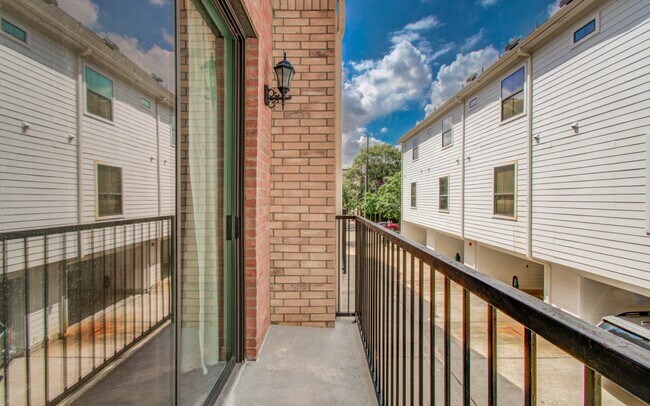 Photo - 202 McGowen St Unit F