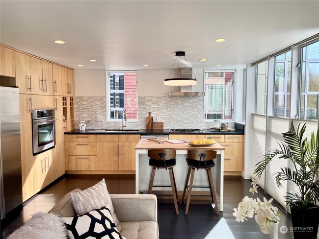 Photo - 3615 Phinney Ave N