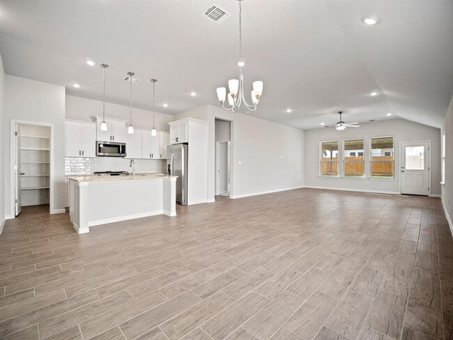 Photo - 136 Caterpillar Ln