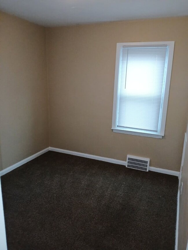 Photo - 12075 Rossiter- 3 BEDS & 1 BA FOR RENT!