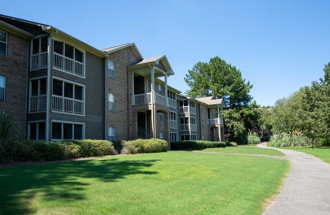 The Lakes Apartments