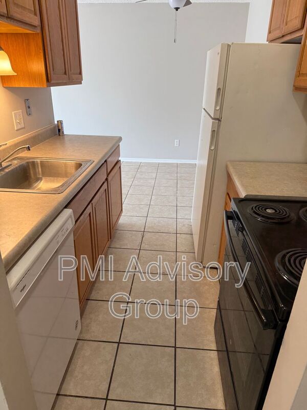 Building Photo - 3101 SW Macvicar Ave Rental