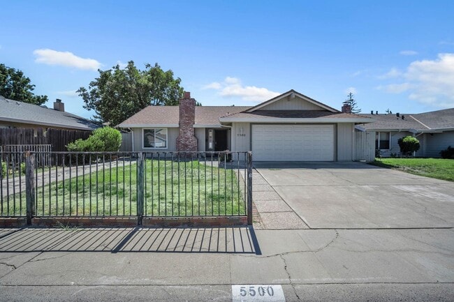 Photo - 5500 Pomegranate Ave House
