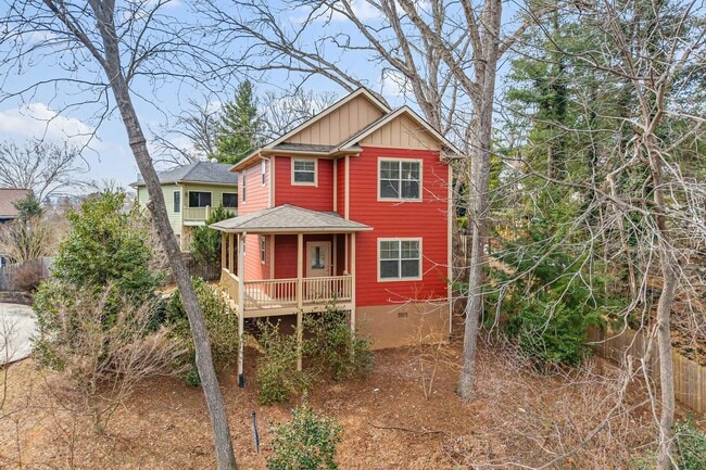 Photo - House in Kenilworth - Beautifully Refreshed!
