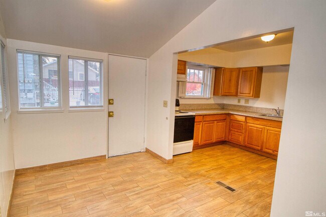 Photo - 829 Plumas St