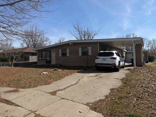 Building Photo - 926 N Linview Ave Unit .5