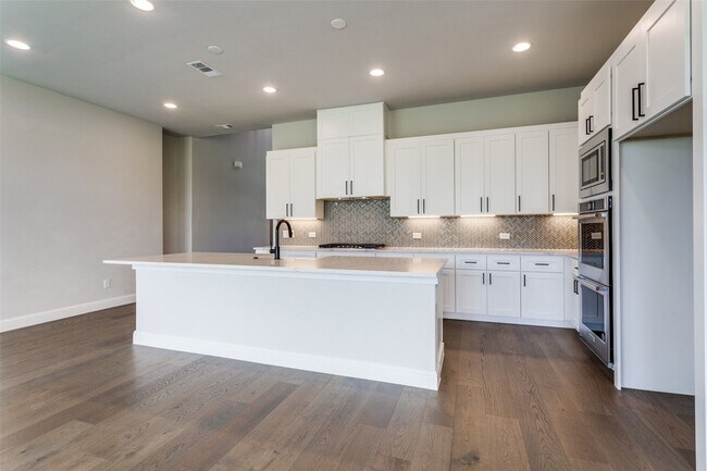 Photo - 709 Lexington Ln