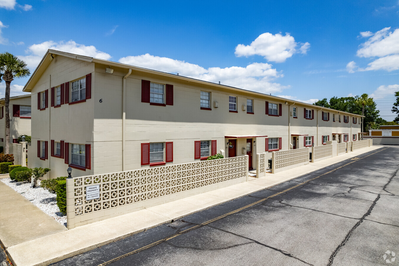 5505 Hernandes Dr Orlando, FL 32808-4848 - Silver Pines Apartments