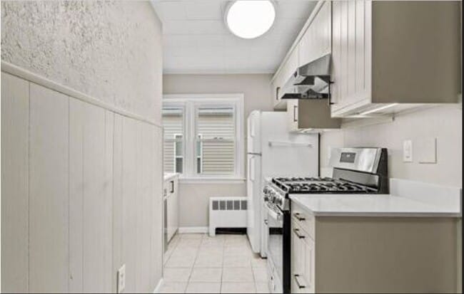 Kitchen - 225 E Hector St Unit 225-2