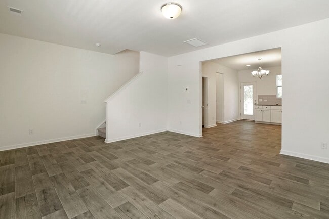 Photo - 209 Banbury Ln