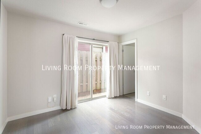 Photo - 736 N Webster St