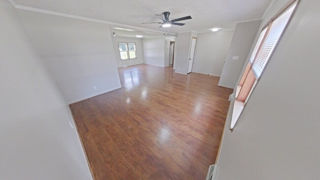 3090 Joslyn Rd