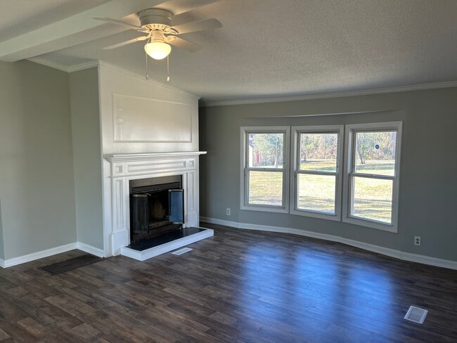 Building Photo - 234 Barbara Ave Unit 3