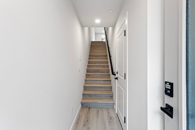 Photo - 16124 Cascadian Way