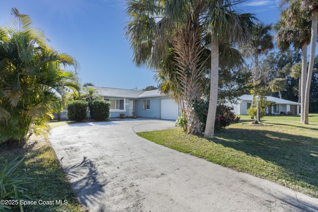 Photo - 1202 Linmoor Cir NE