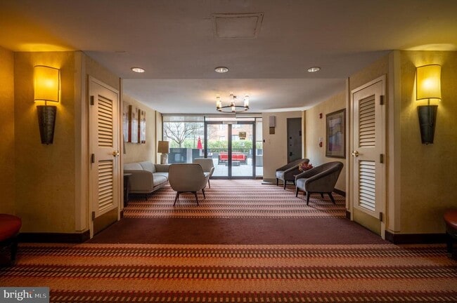 Building Photo - 950 25th St NW Unit 1013-N