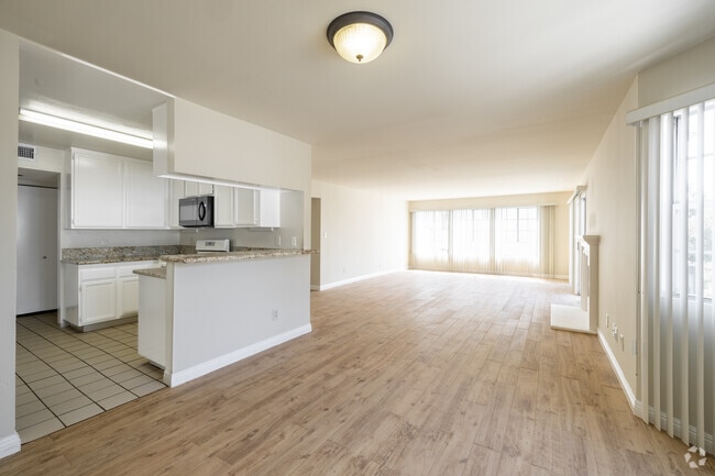 3BR, 2BA - 1,150SF - Dining Room