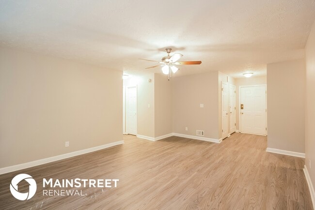 Photo - 858 Martin Rd