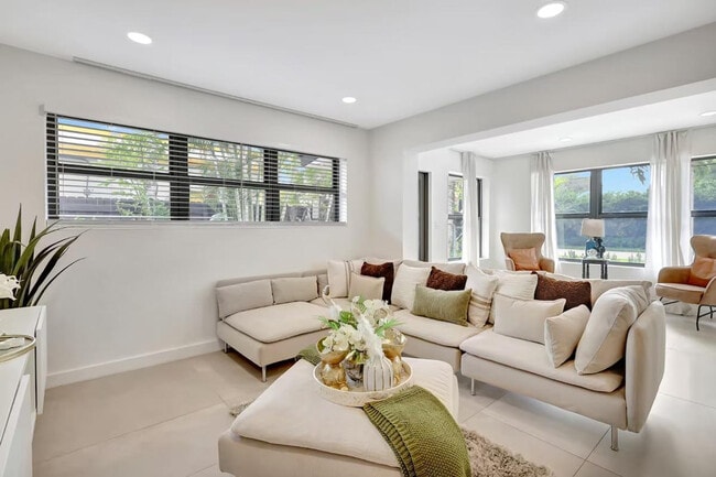 Photo - 1315 NE 4th St Unidad SI ID1501428P