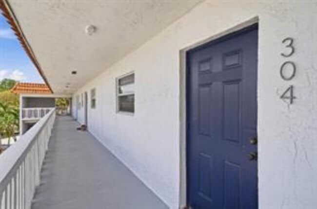 Building Photo - 1400 NE 57th St Unit 304