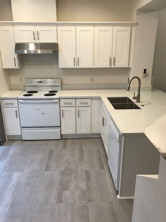 Photo - Beautiful remodeled 3 Story Townhome Pre-Leasing, Available now!