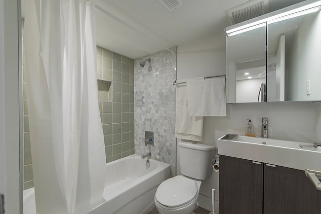 Photo - 150 Meadowlands Dr W