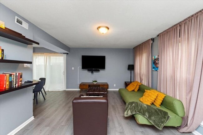 Building Photo - 2 bedroom in Bolingbrook IL 60440 Unit 1