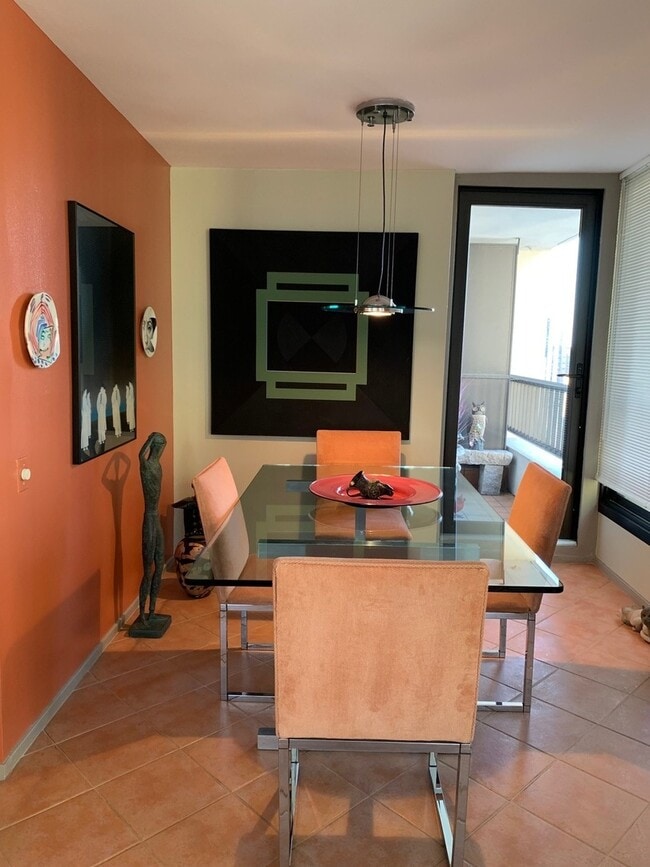 Photo - 1030 N State St Unidad 14H