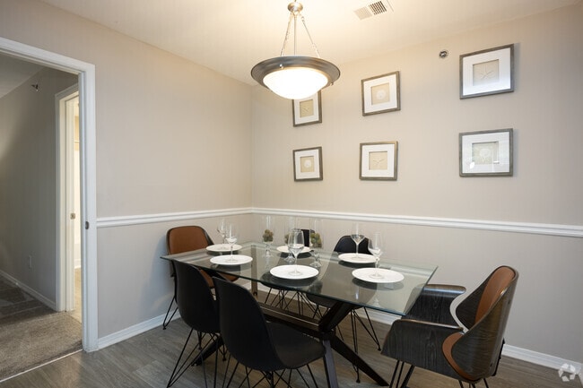 2BR, 2BA - 1,076SF - Webb Bridge Crossing