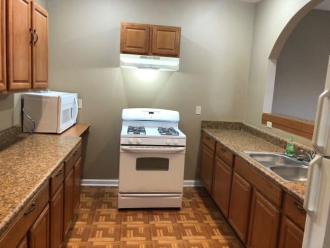 Photo - 1102 College St