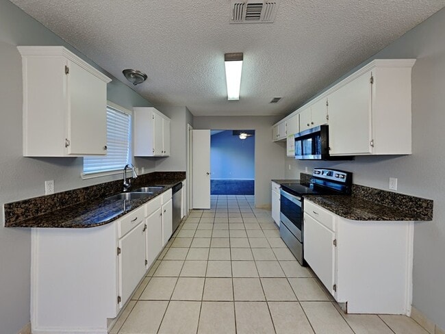 Photo - 5717 Heatherglen Terrace