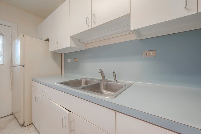 Photo - 6630 Lawndale St Unit 3