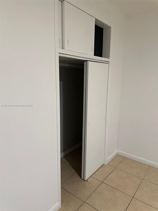 Photo - 12605 NE 13th Ave Unidad 3