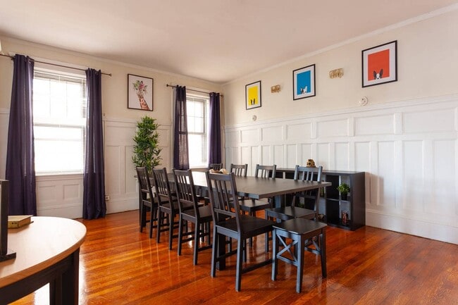 Photo - 1247 Beacon St