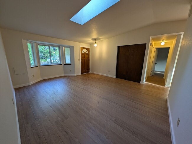 Photo - Manchester 3 Bedroom. Available NOW!!